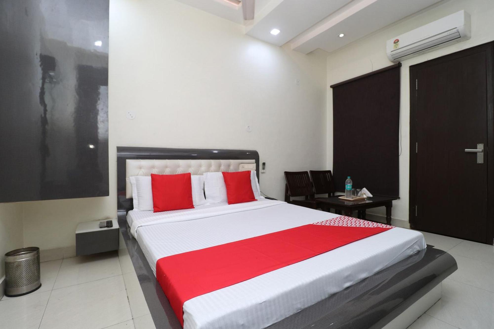 OYO 29637 Hotel Kakkar Ludhijána Kültér fotó