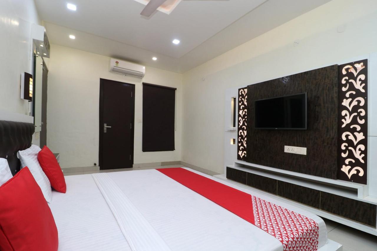 OYO 29637 Hotel Kakkar Ludhijána Kültér fotó